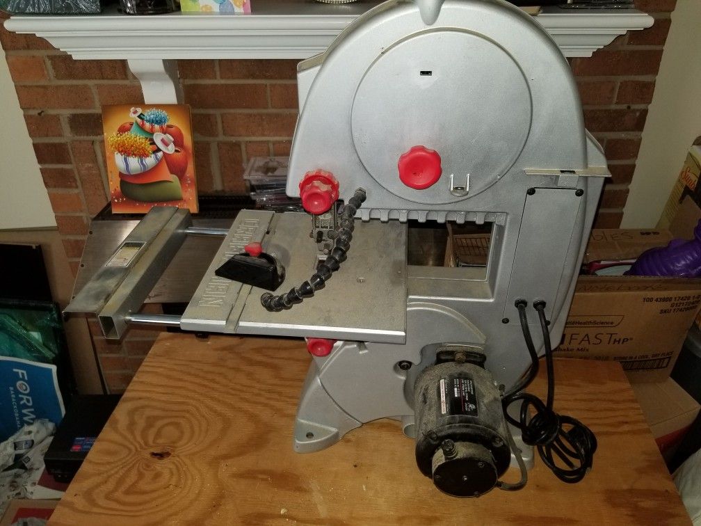 Craftsman 9" Band Saw model 137.214130 for Sale in Greensboro, NC OfferUp