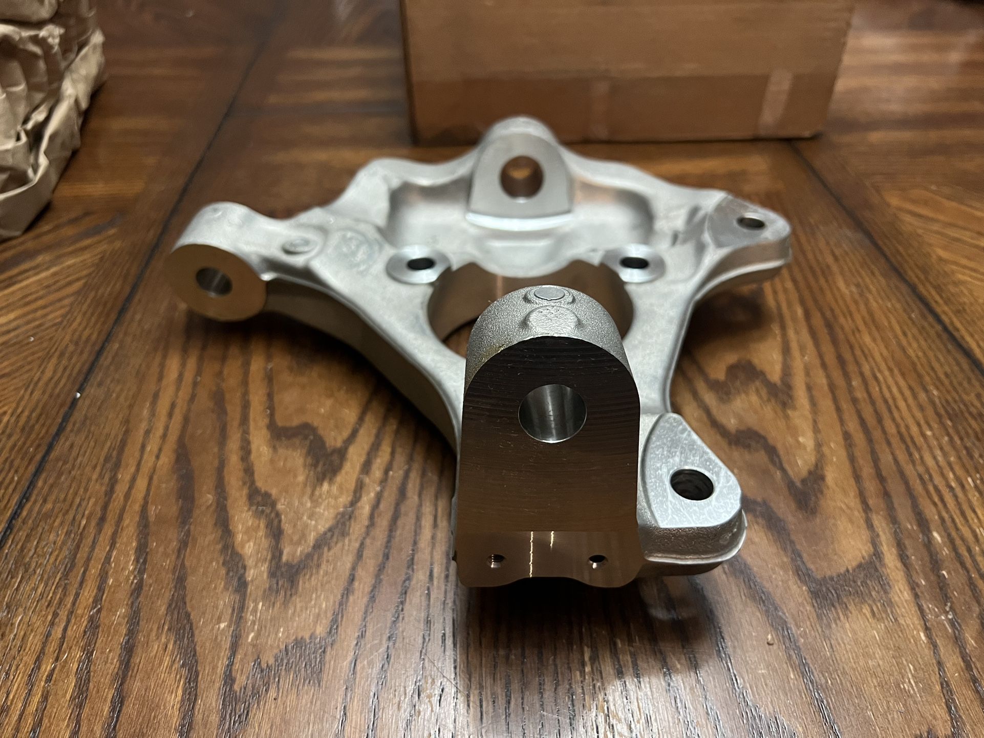 GM Steering knuckle OEM