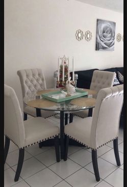 Glass dinning table
