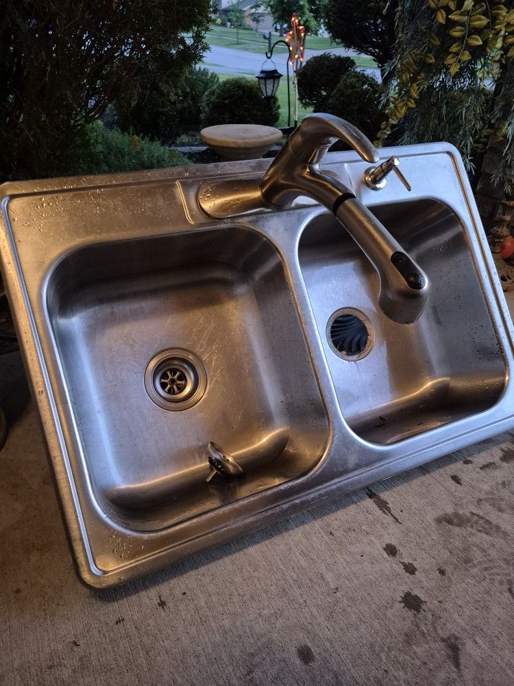 Kitchen Sink With Faucet 33" x 22"