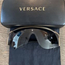 Brand New womens Versace Sun Glasses!! Make Me Offer