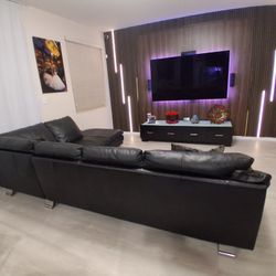Black Leather Sofa 