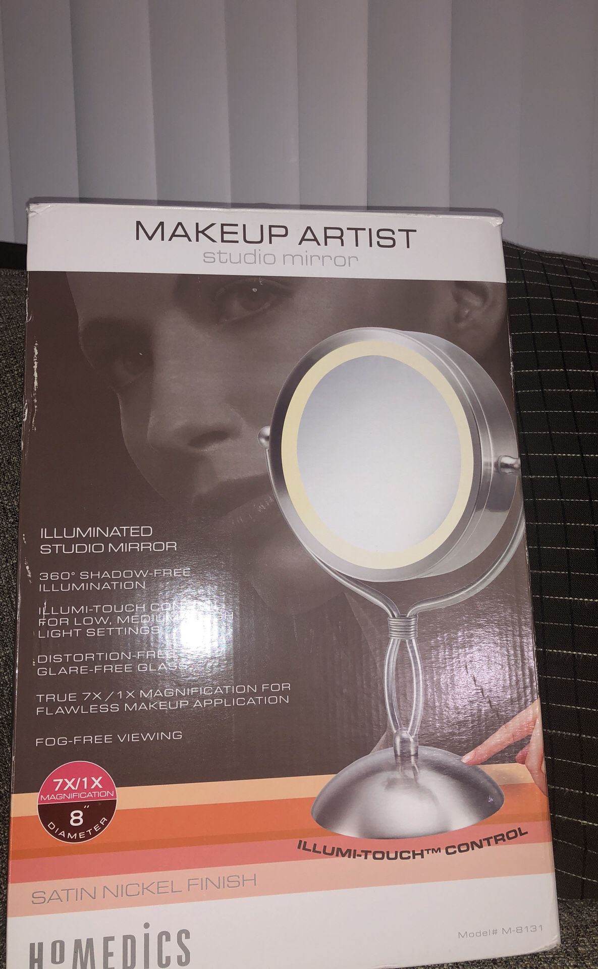 Makeup Artist Studio Mirror. Please see all the pictures and read the description
