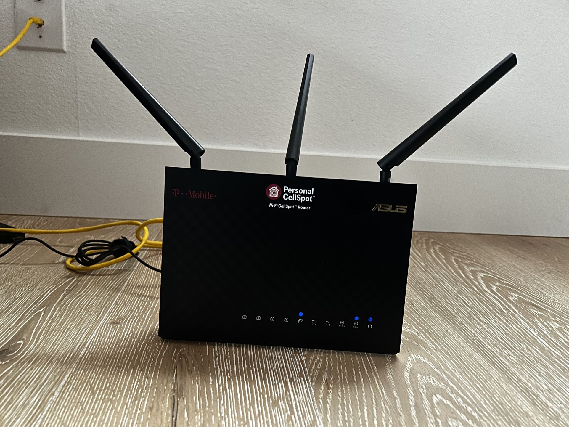 ASUS AC1900 Dual-Band WiFi Router – Excellent Condition