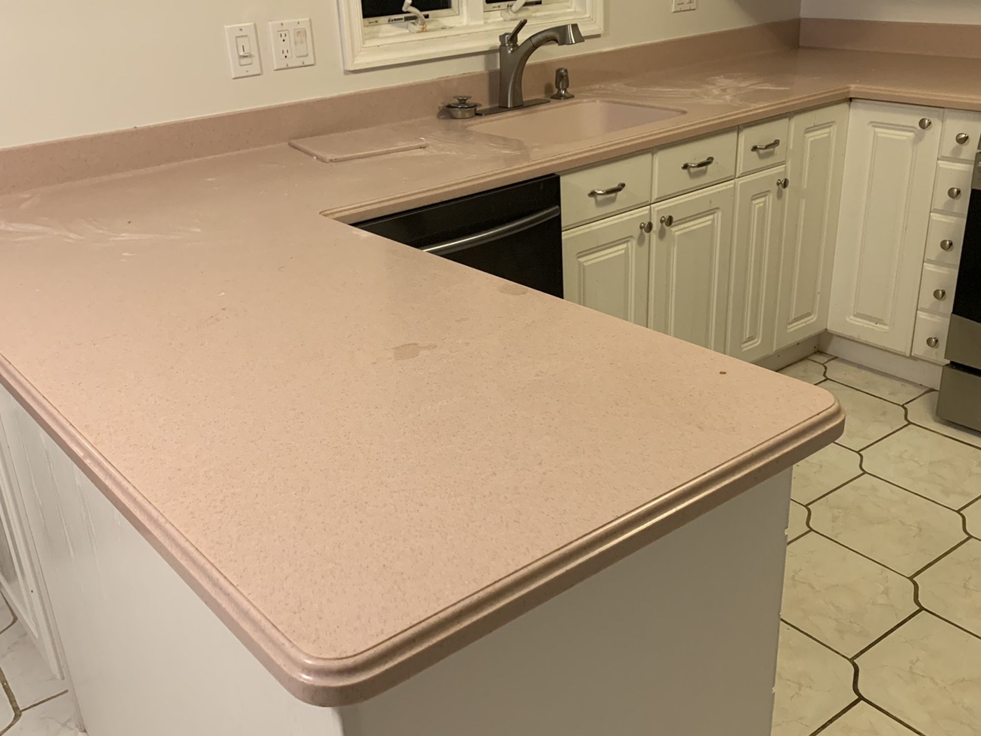 Stone/faux Stone Countertop