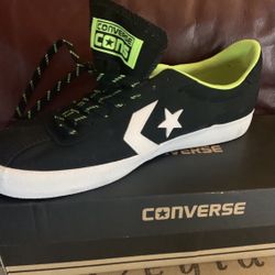 New Men’s Size 8 Converse 