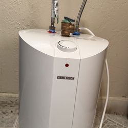 Electric Water Heater for Sale – Excellent Condition