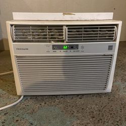 12,000 BTU Frigidaire Air Conditioner 