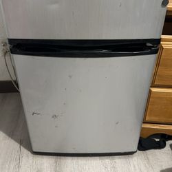 Mini fridge/freezer