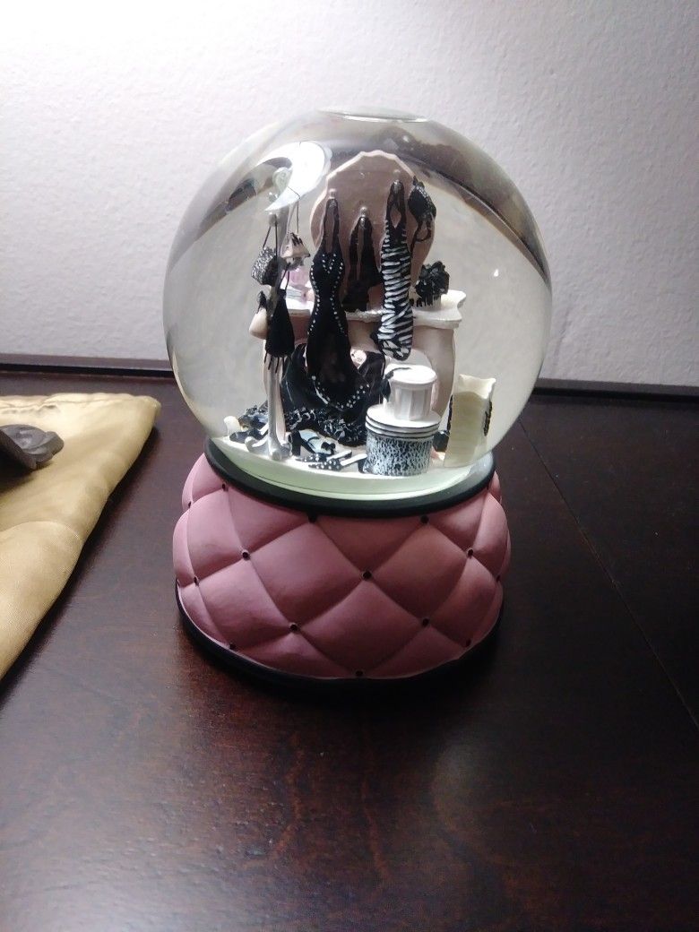 Victoria's Secret Musical Snow Globe