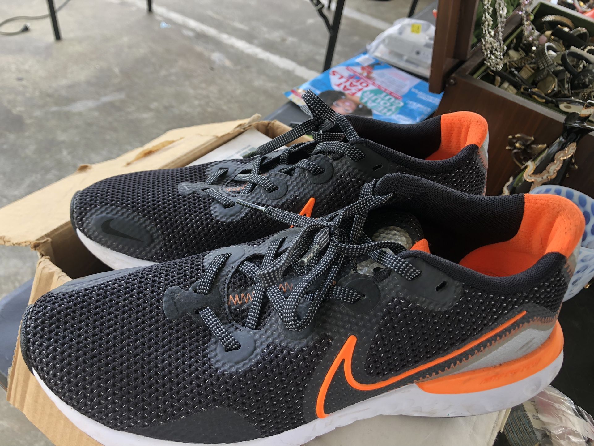 Nike Tennis Shoes 91/2