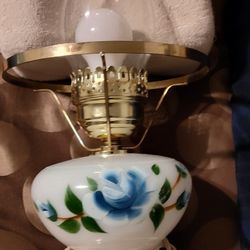Vintage 1970's Blue And White Roses Lamp