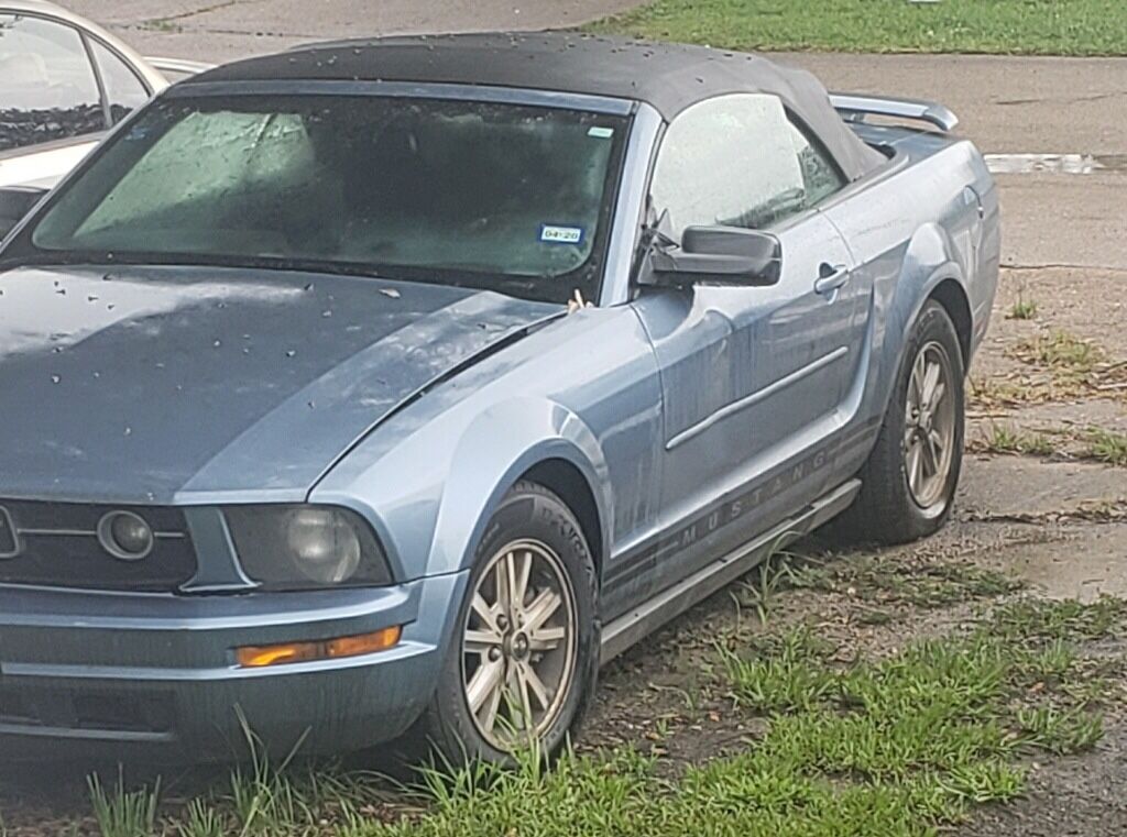 20056 Ford Mustang convertible parts car 10.00 and up