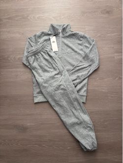 GREY AND BLACK ALO QUARTERZIP PULLOVER CUFFED AND STRAIGHT LEG SWEATSUITS (SIZE SMALL & LARGE)