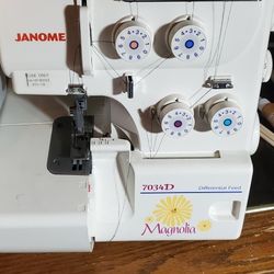 Janome  7034D Serger