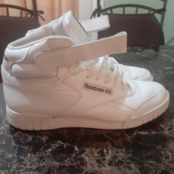 Reebok Classic White Size 10.