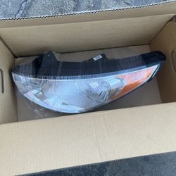 2010-13 HYUNDAI TUCSON LEFT HEADLIGHT 