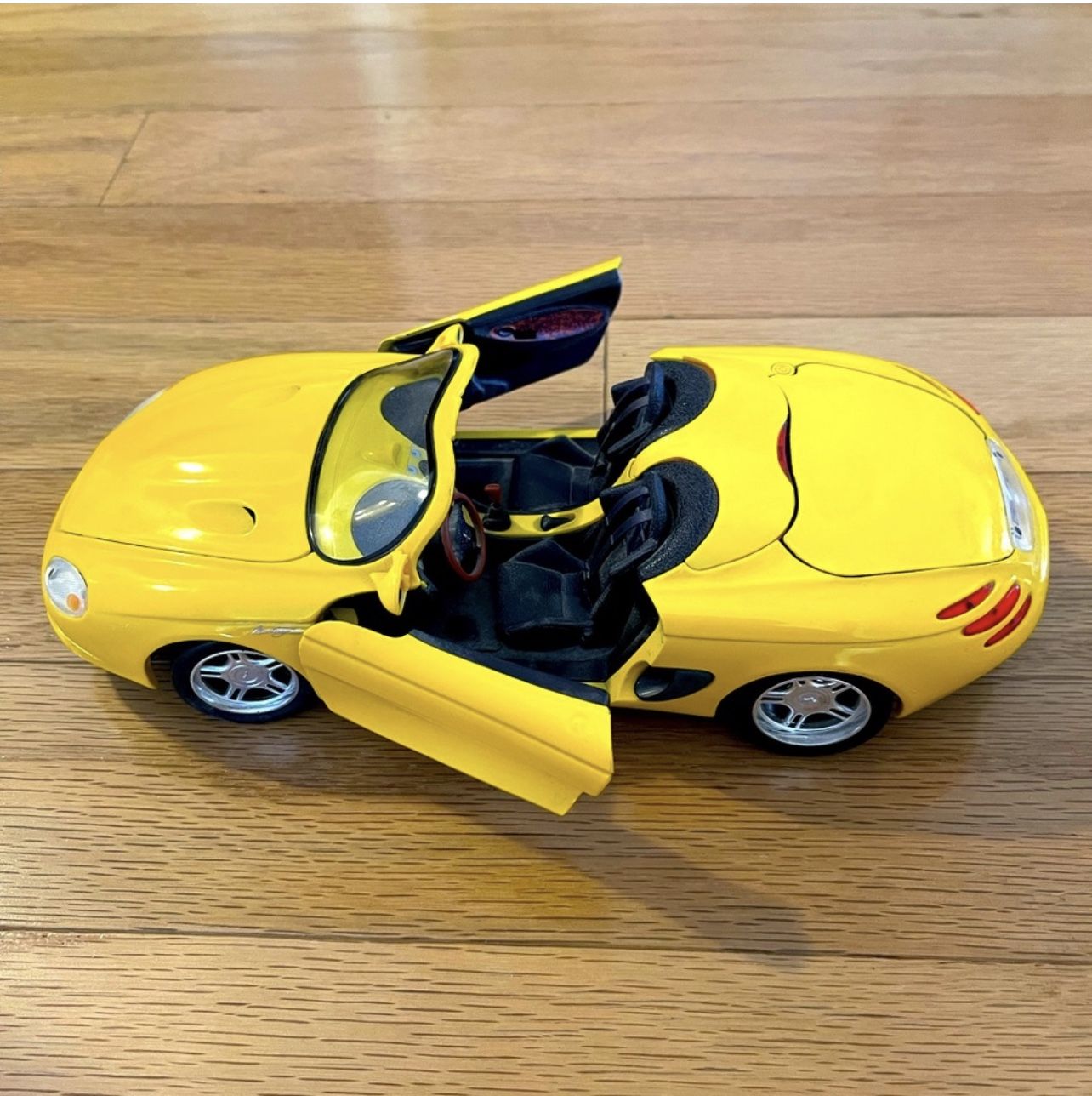 Collectible Ford Mustang Mach III convertible scale 1/18 Maisto made in Thailand