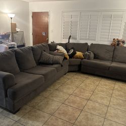 Ashely’s 3 Piece Sectional Couch 