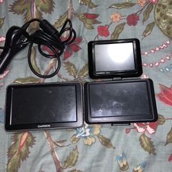  Lot of (3) Garmin NUVI 205, 205W And 2460 GPS Bundle w/ Car Cable Charger.    Garmin all power on just not car tested