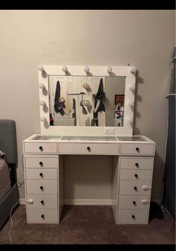White Vanity Desk with Hollywood Mirror