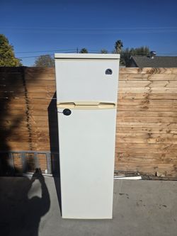 Igloo Refrigerator DELIVERY AVAILABLE 🚚 