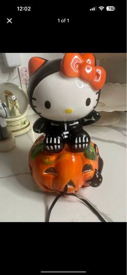 Hello Kitty Halloween Pumpkin