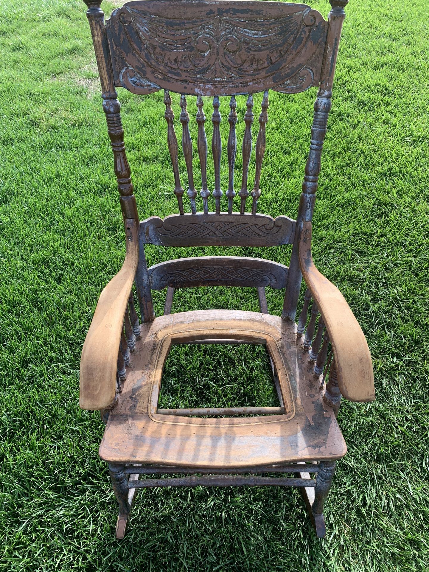 Antique Rocking Chair !! Needs Refinishing! 