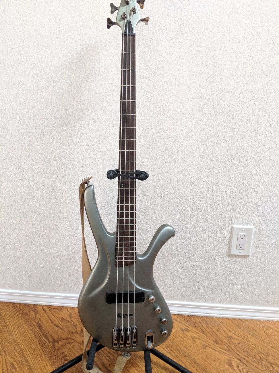 Ibanez EDA900 Bass Guitar