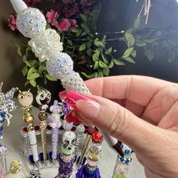 Snowy White Pen With Bow
