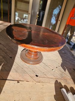 ROUND TABLE