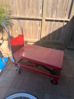 Uline Manual Lift Table - Standard, 32 × 20", 660 lb