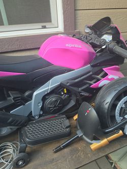 Motorcycle Kids Aprilila pink needs to be put together!