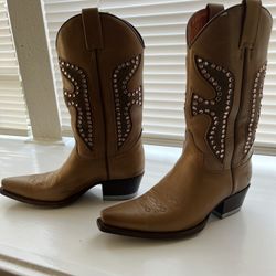 FRYE Woman’s Pink Crystal Boots 
