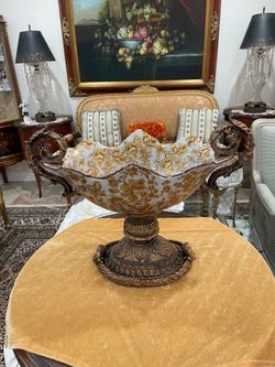 Stunning Victorian Porcelain Hand Painted Centerpiece🌷