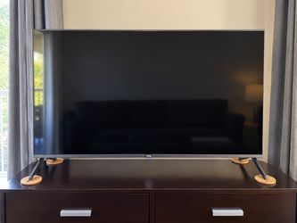 TCL 55” 6-Series QLED 4K Roku Smart TV – 55R625