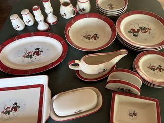 Christmas Serving Set - 28 Piece