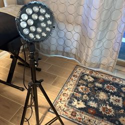 Red light therapy lamp with adjustable stand