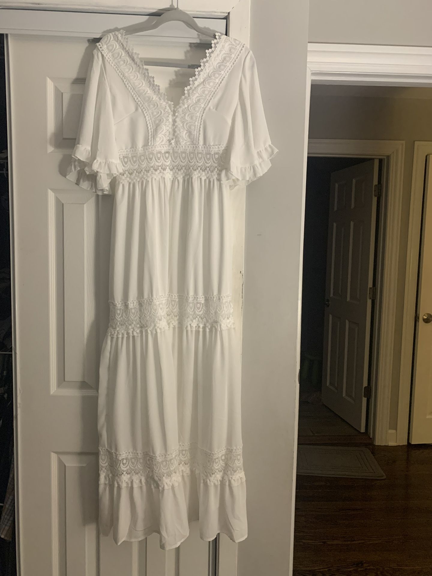 Very Pretty White Maxi Dress Size Small New No Tags