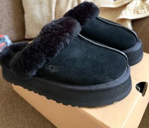 NEW UGG S 6