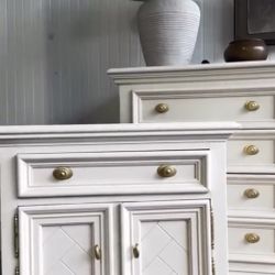 1 dresser and 2 nightstands SOLID WOOD