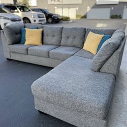 Gorgeous Living Spaces Sectional Couch !! 