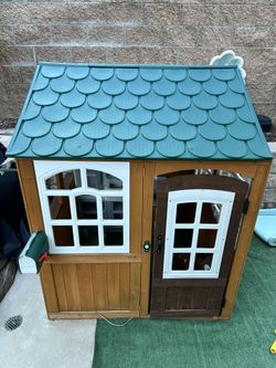 Back Yard Play House Great Condition 