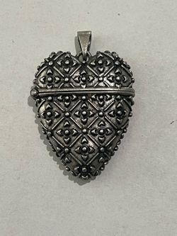 Vintage Heart Pendant with Open Mechanism