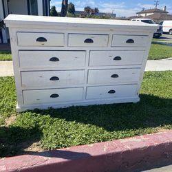 Free dresser