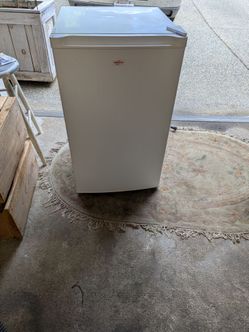 Koolatron Kool Upright Freezer  KTUF88, 3 cu. ft. (84L) White