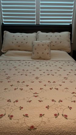 Bedspread, Shams toss pillow