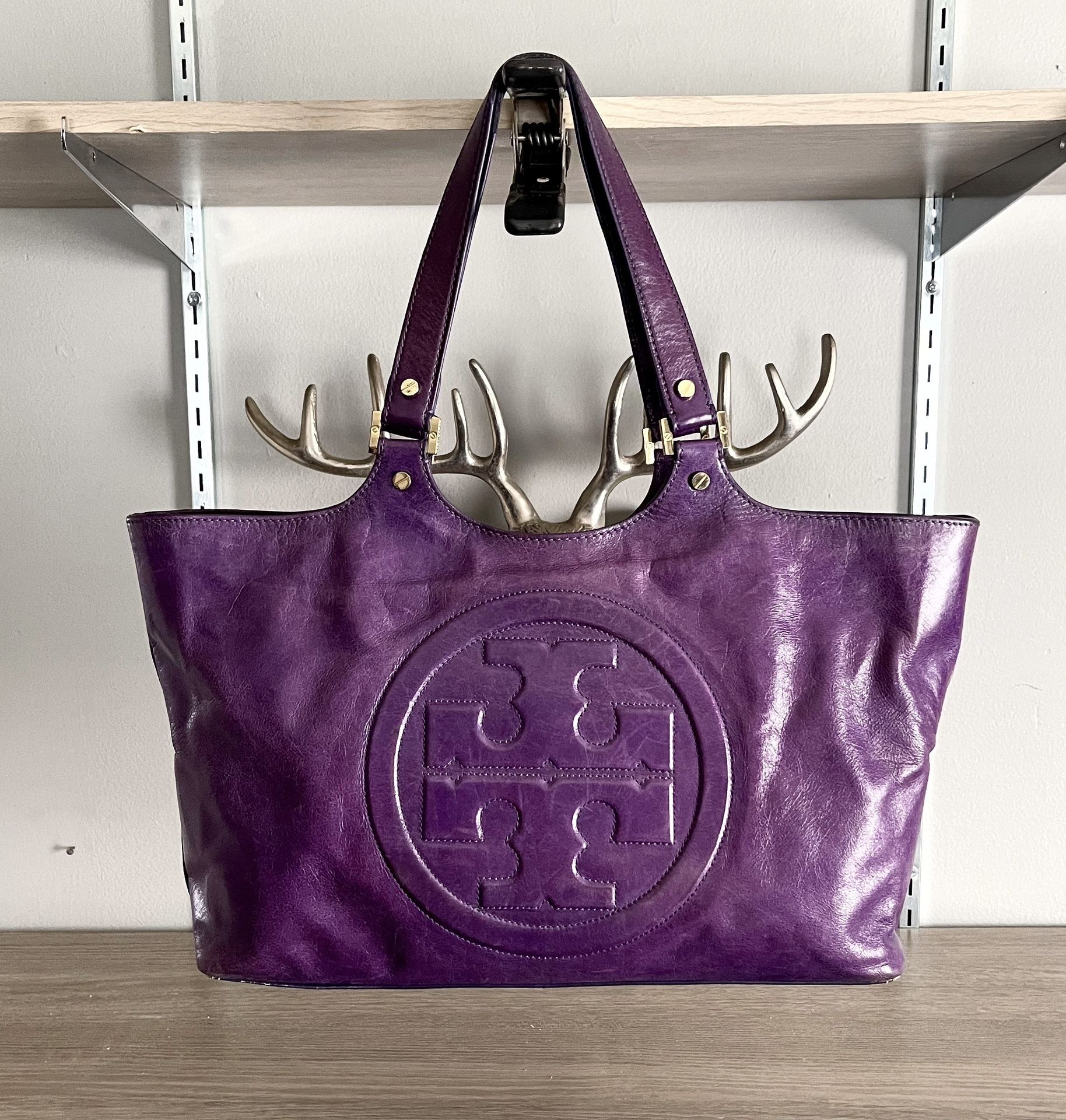 Women’s Vintage limited edition Tory Burch Bombe Glazed Leather Tote in eggplant. Retail $598. Excellent Used Condition! (EUC) Exterior: Gold tone har