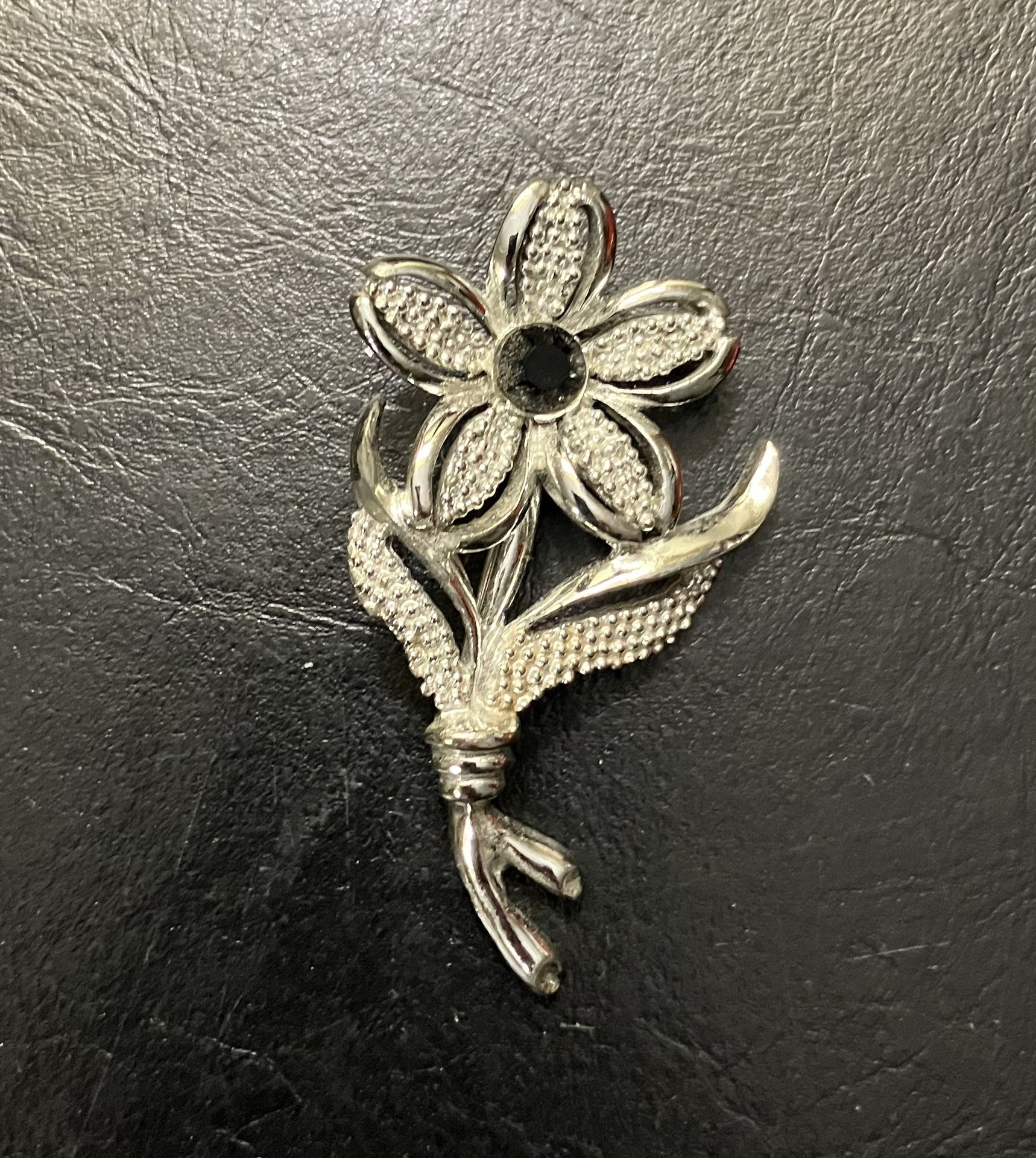 Vintage Sarah Coventry Silver tone spring flower brooch