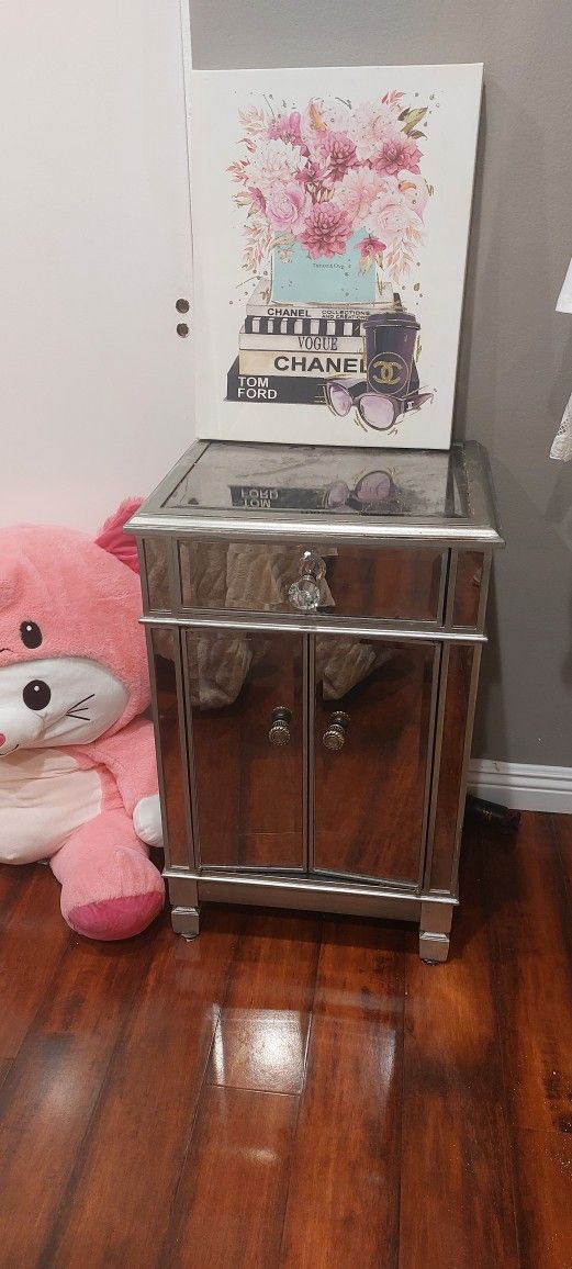 Night stand silver with mirrors